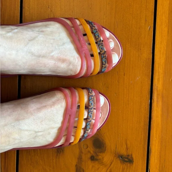 CROCS Women's Pink and Yellow Sandals 9 Rare Style - Picture 3 of 4